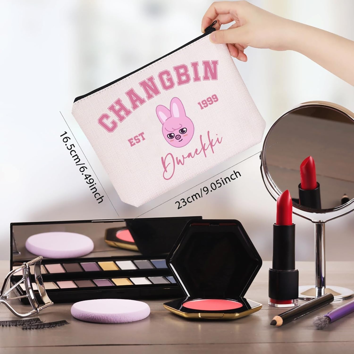 Korean Pop Gift K-Pop Group Merch Kpop Boys Group Est 1999 Dwaekki Makeup Bag K-Pop Music Lover Regalo, Borsa Dwaekki Eu, Borsa Cosmetica Con Stampa