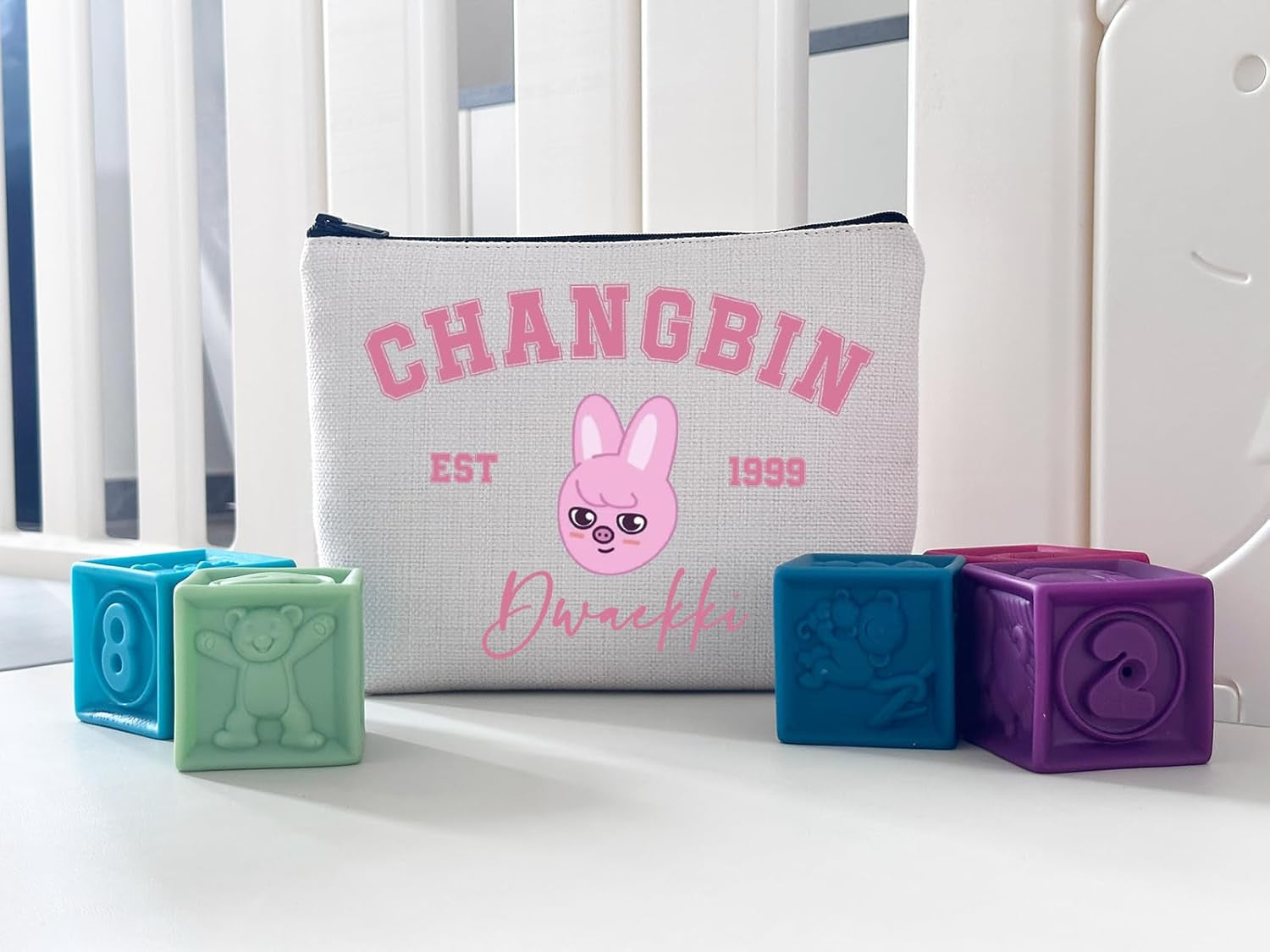 Korean Pop Gift K-Pop Group Merch Kpop Boys Group Est 1999 Dwaekki Makeup Bag K-Pop Music Lover Regalo, Borsa Dwaekki Eu, Borsa Cosmetica Con Stampa
